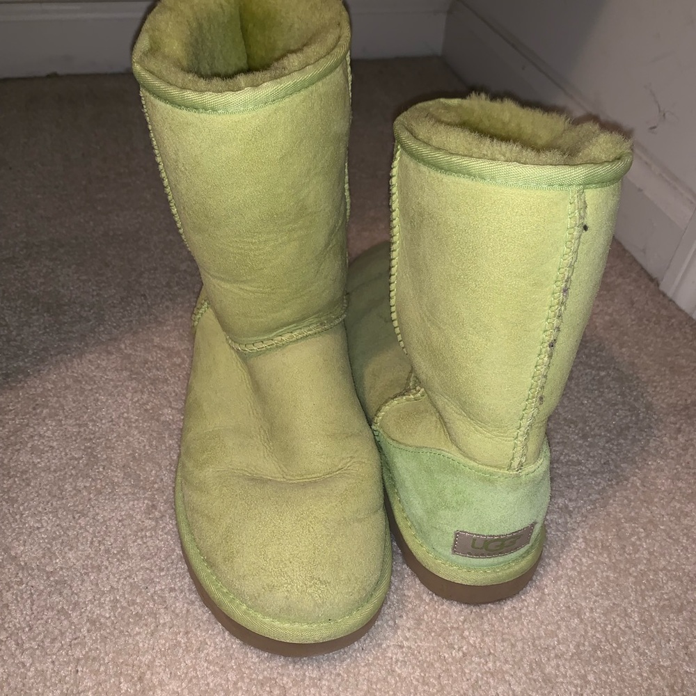 UGG CLASSIC SHORT II BOOT